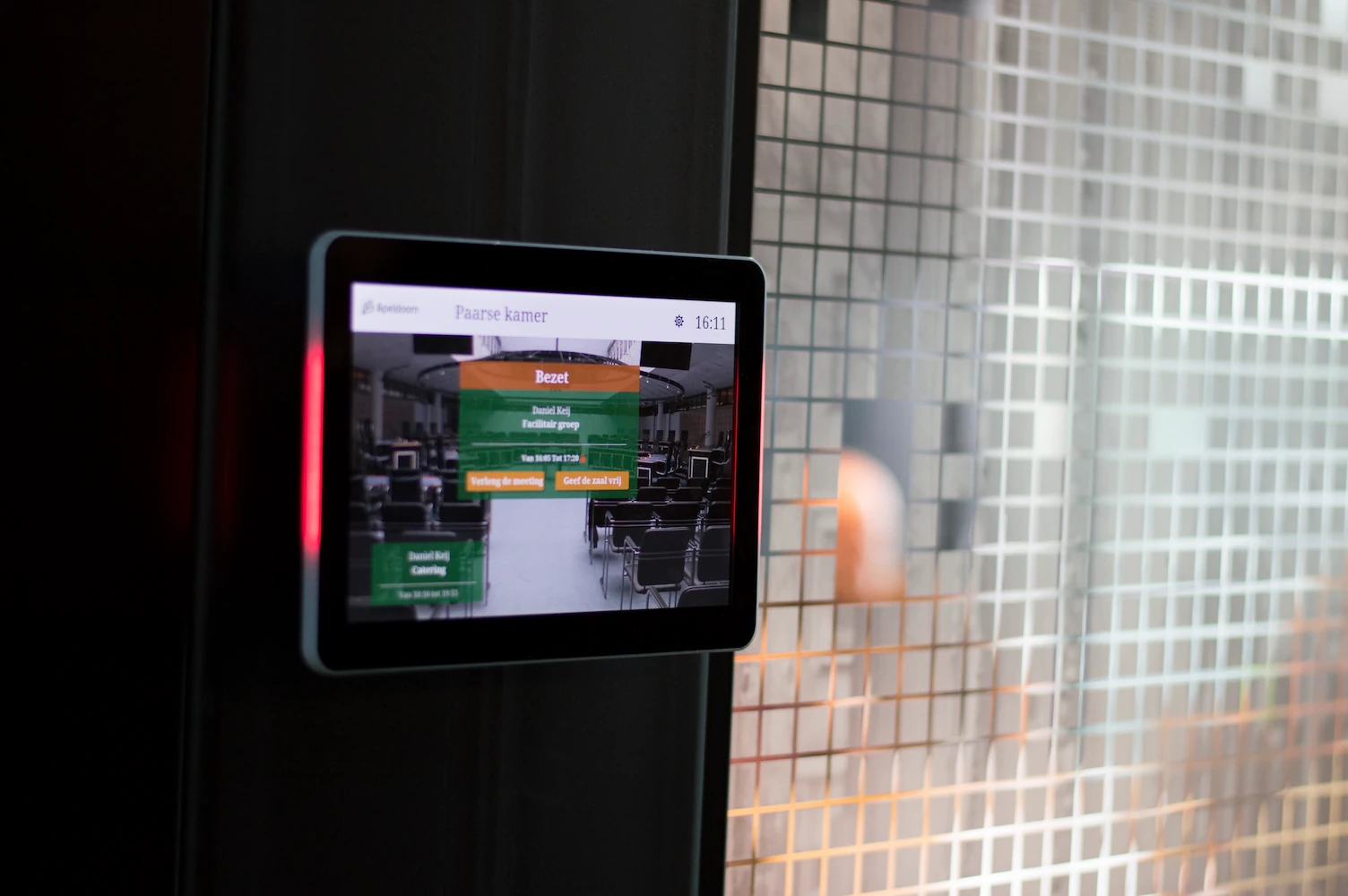 Room booking met zaaldisplay bij gemeente Apeldoorn