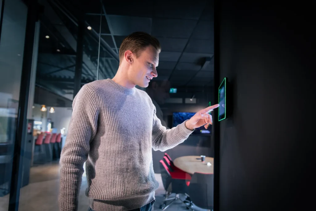 Room booking bij XXL Nutrition met Zaaldisplay